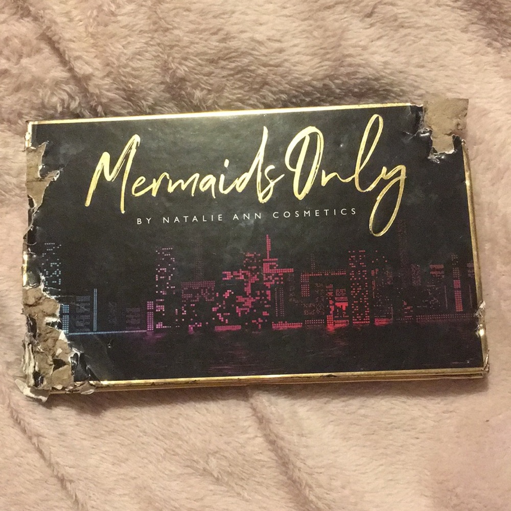Broken eye shadow pallet